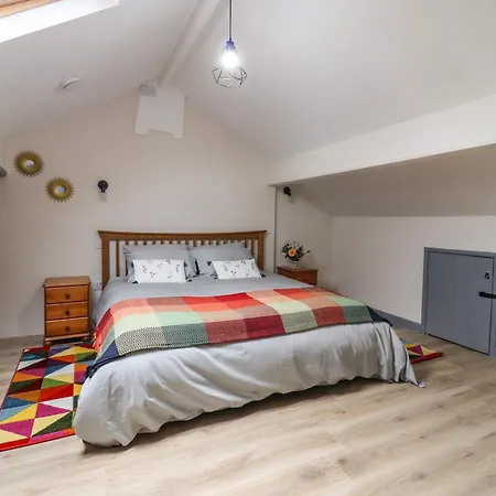 51a Swadford Street Apartment